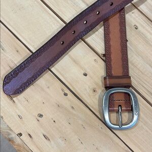 Carhart cowhide two tone belt.